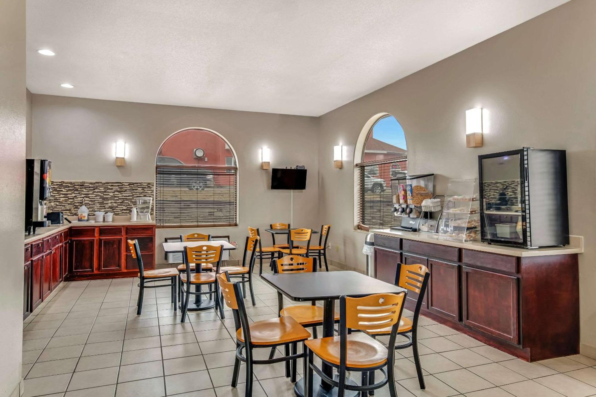 Rodeway Inn Red Oak Exterior photo