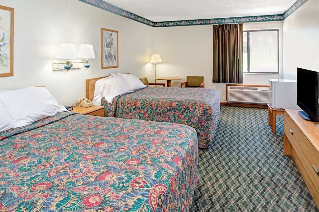 Rodeway Inn Red Oak Room photo